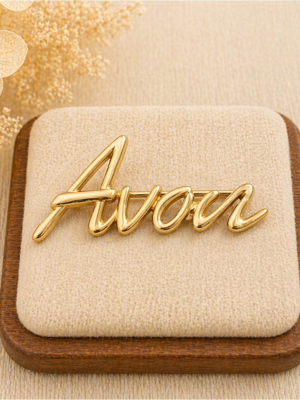 Vintage AVON word Gold Tone Avon Representative Logo Pin Brooch